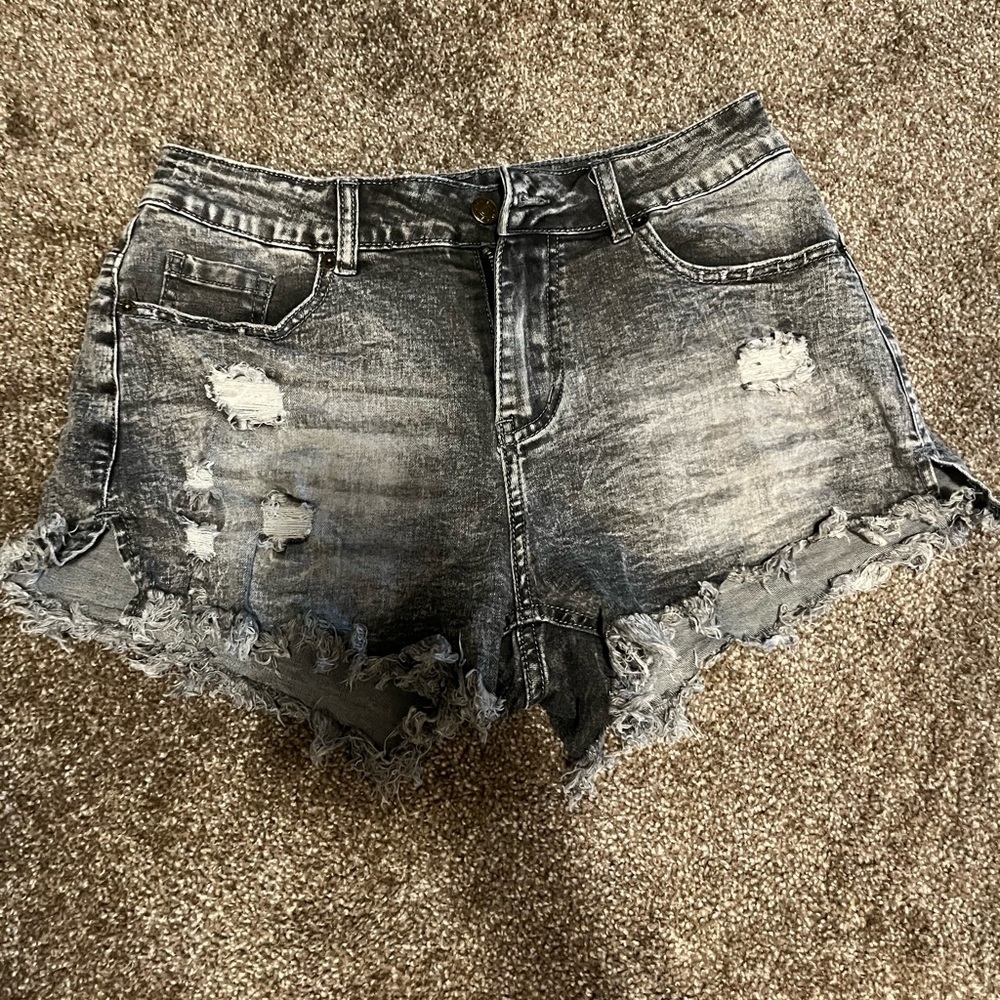 MODARANI Jean Shorts - Picture 2 of 4
